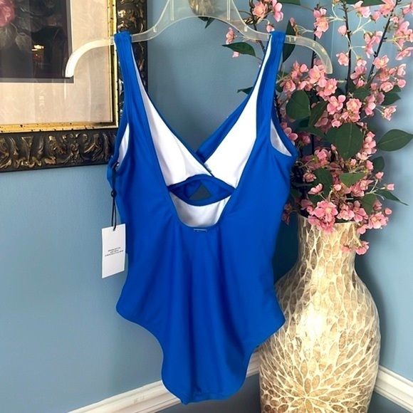 Brand New DKNY Blue Peek A Boo Twist One Piece Swimsuit 50+ UPF 4-Way Stretch - Picture 6 of 16